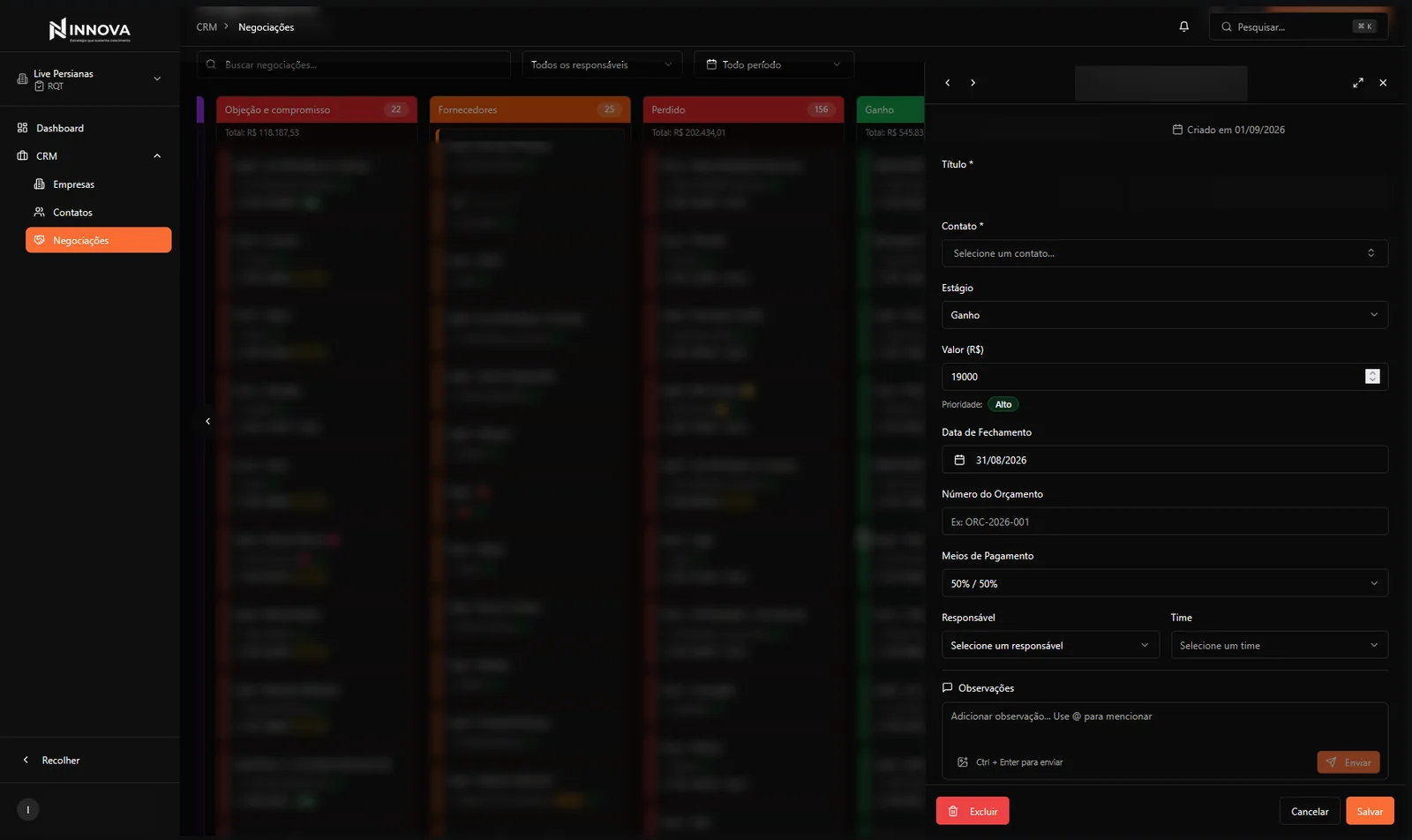 Funil de negociações do CRM da Innova, com colunas por etapa e o painel de um pedido com valor, data de fechamento e meios de pagamento (nomes de clientes borrados)